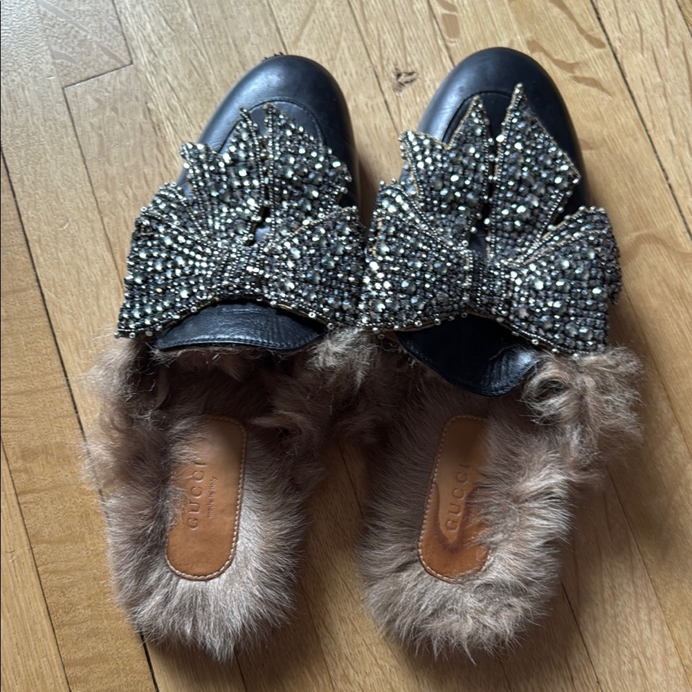Gucci Black and Brown Slippers with Plush Fur Lining - Picture 2 of 3
